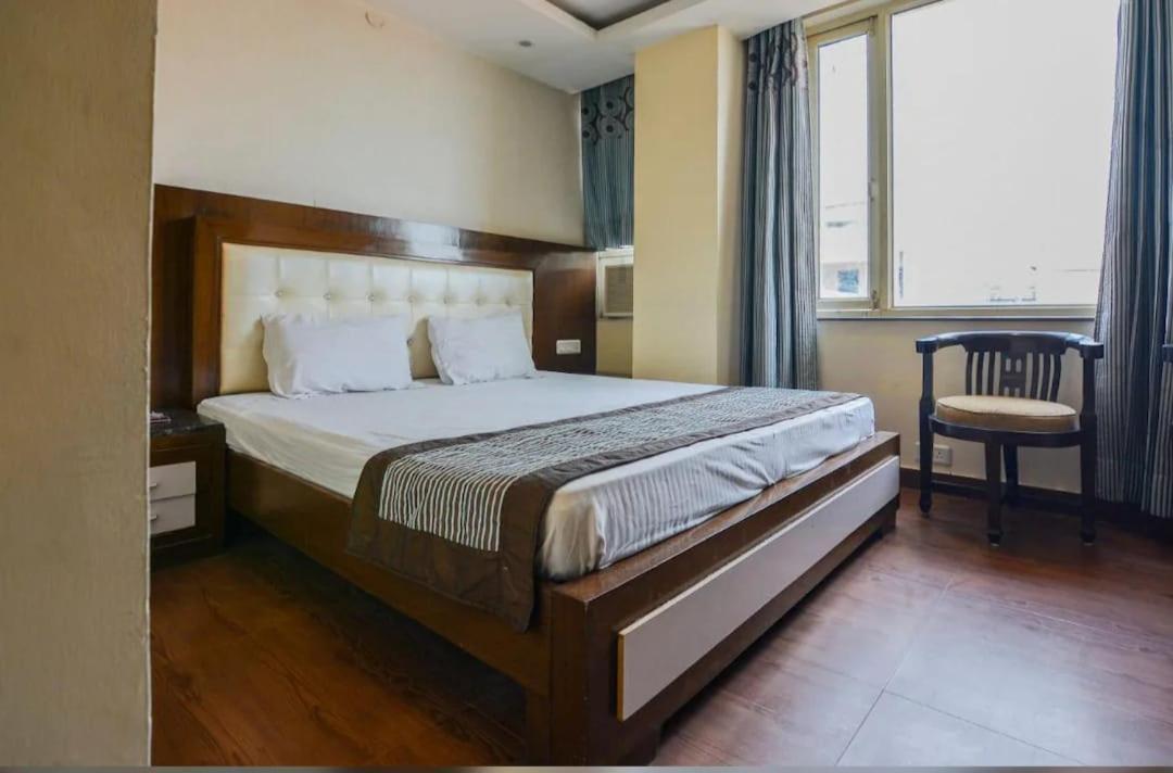 Hotel Opulence Pathānkot 객실 사진