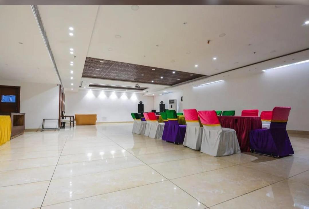 Hotel Opulence Pathānkot 외부 사진