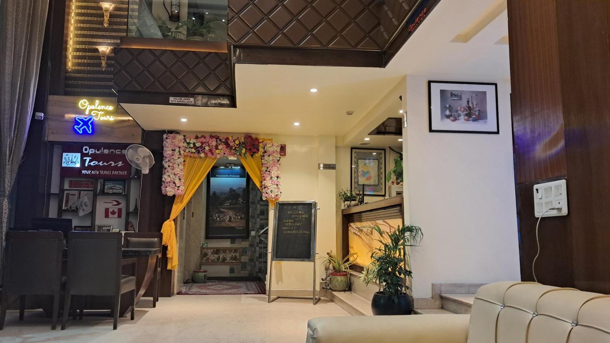 Hotel Opulence Pathānkot 외부 사진